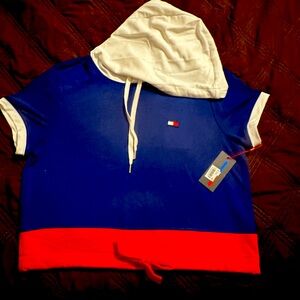 Women’s Shortsleeved Shirt/Hoodie